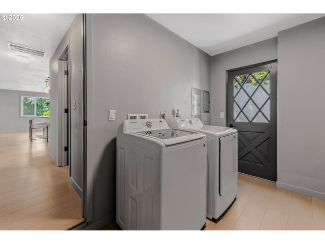 8318 Se MIDDLE Way, Vancouver, WA 98664