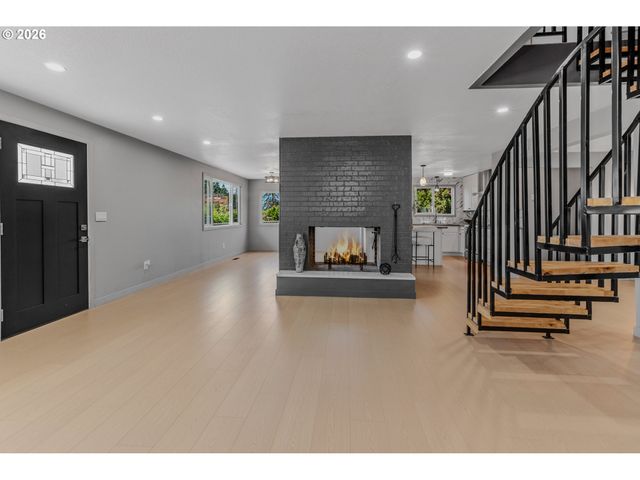 8318 Se MIDDLE Way, Vancouver, WA 98664