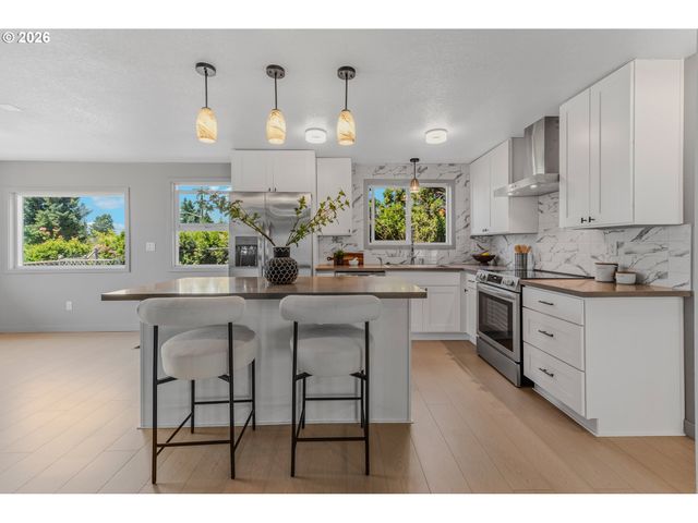 8318 Se MIDDLE Way, Vancouver, WA 98664