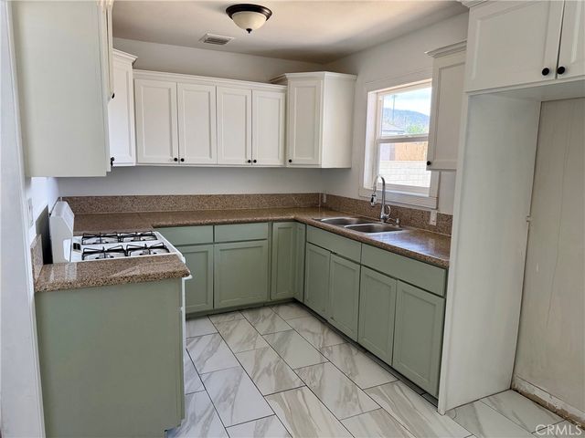 220 N Orange Avenue, Azusa, CA 91702