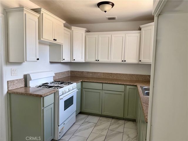220 N Orange Avenue, Azusa, CA 91702