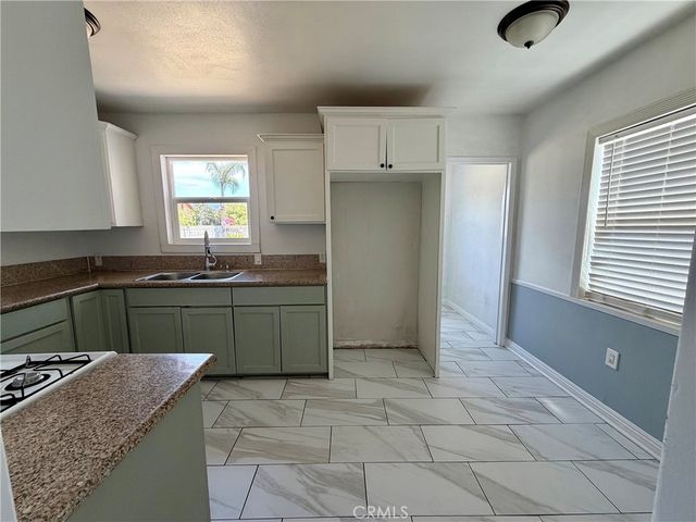 220 N Orange Avenue, Azusa, CA 91702