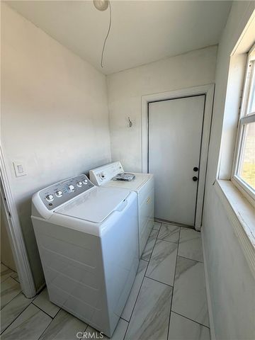 220 N Orange Avenue, Azusa, CA 91702