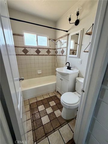 220 N Orange Avenue, Azusa, CA 91702
