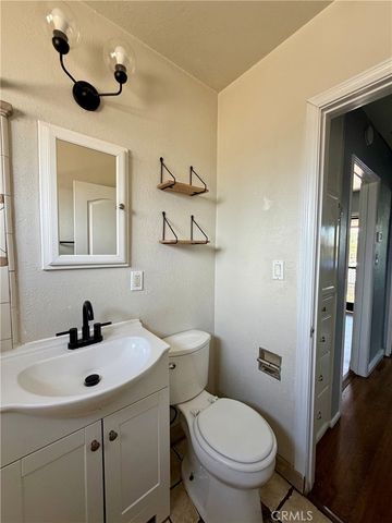 220 N Orange Avenue, Azusa, CA 91702