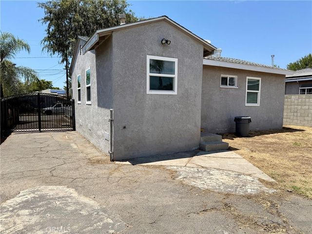 220 N Orange Avenue, Azusa, CA 91702