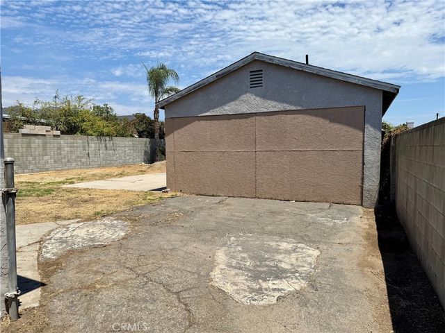 220 N Orange Avenue, Azusa, CA 91702