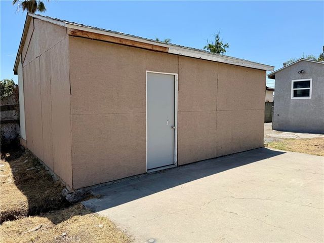 220 N Orange Avenue, Azusa, CA 91702