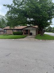 1015 Euclid Street, Cleburne, TX 76033