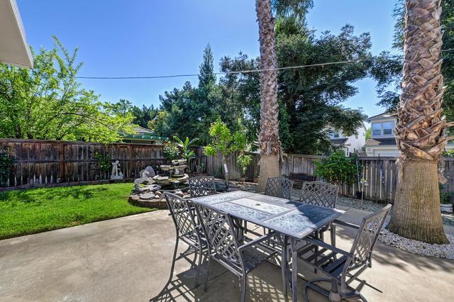 9535 Clarke Farms Rd, Elk Grove, CA 95624