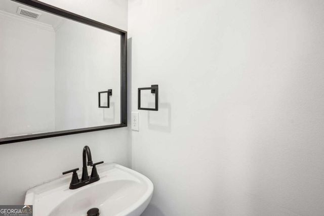 10423 Commons Crossing, Jonesboro, GA 30238