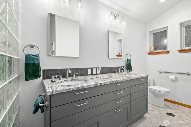 31823 S Bridge Way NE, Poulsbo, WA 98370