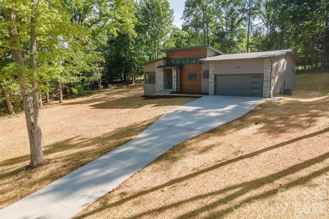 255 Hunters Trace, Rutherfordton, NC 28139