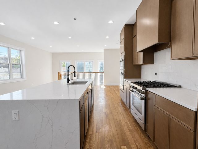 4020 N Francisco Avenue, Chicago, IL 60618