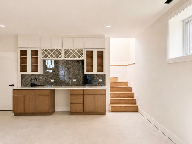 4020 N Francisco Avenue, Chicago, IL 60618