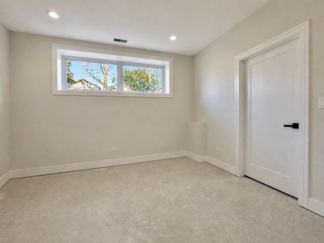 4020 N Francisco Avenue, Chicago, IL 60618