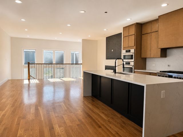 4020 N Francisco Avenue, Chicago, IL 60618