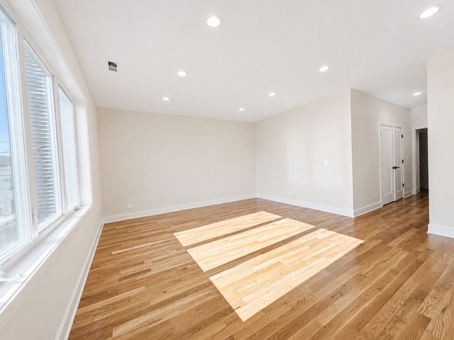 4020 N Francisco Avenue, Chicago, IL 60618