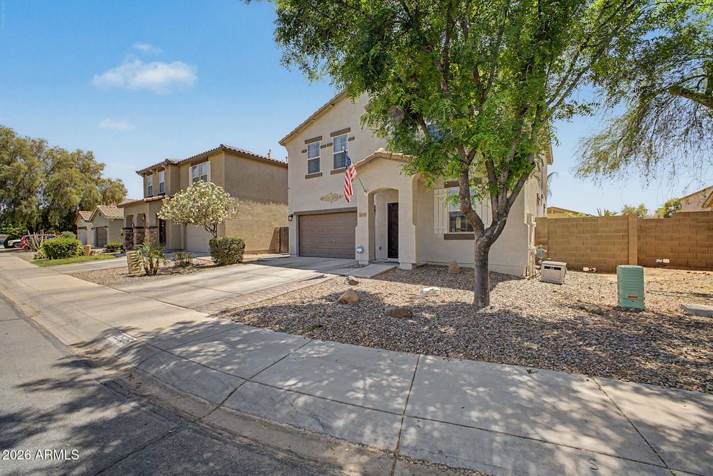Image 3 of property listing at 42605 W ROSALIA Drive, Maricopa, AZ 85138