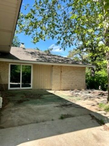 8 Burk Way, Del City, OK 73115