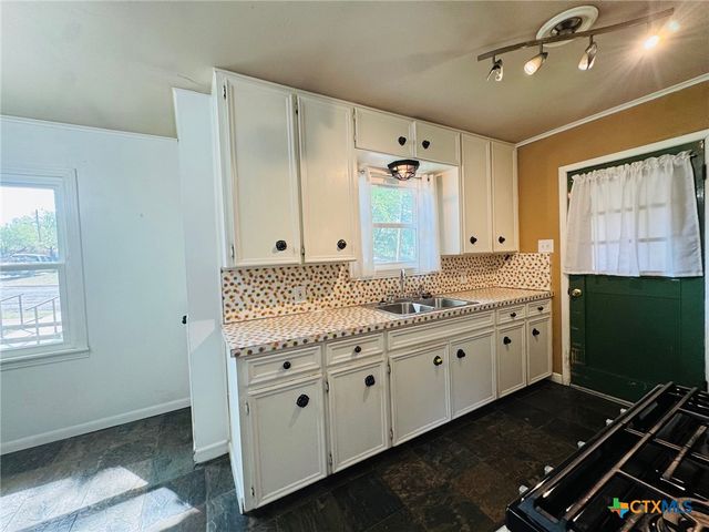 302 N 28th Street, Gatesville, TX 76528