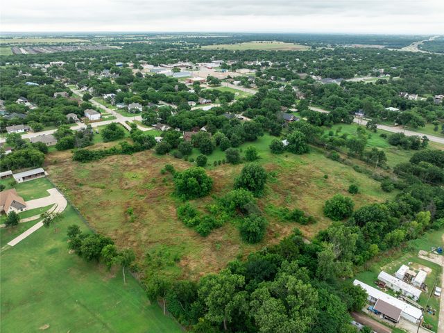 215 N Cummings Drive, Alvarado, TX 76009