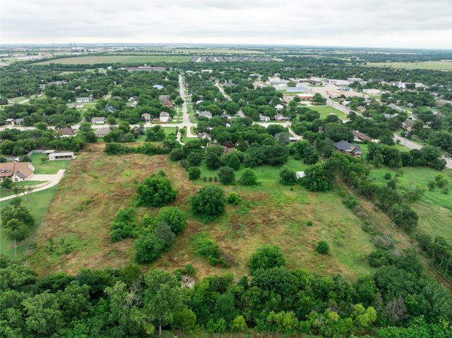 215 N Cummings Drive, Alvarado, TX 76009