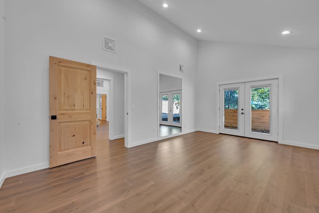 335 Salisbury St, Worcester, MA 01609