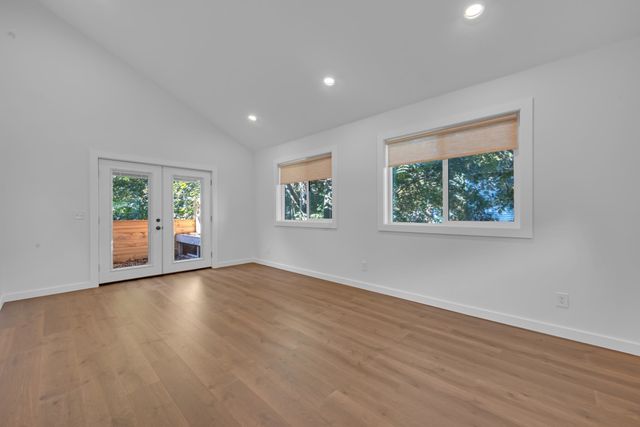 335 Salisbury St, Worcester, MA 01609