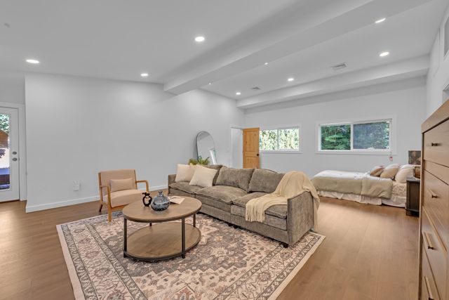 335 Salisbury St, Worcester, MA 01609