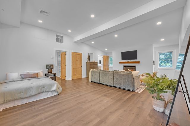 335 Salisbury St, Worcester, MA 01609