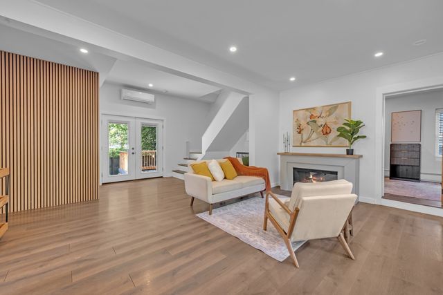 335 Salisbury St, Worcester, MA 01609