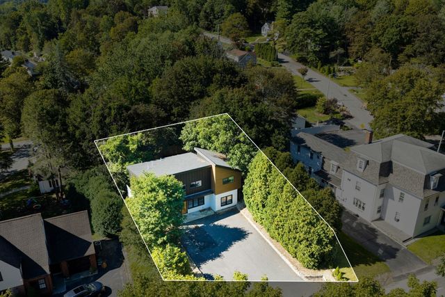 335 Salisbury St, Worcester, MA 01609