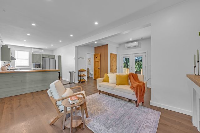 335 Salisbury St, Worcester, MA 01609