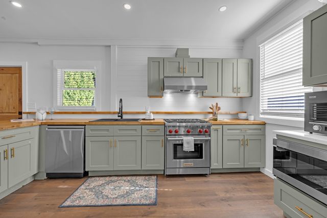 335 Salisbury St, Worcester, MA 01609