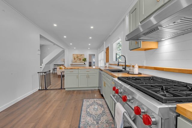 335 Salisbury St, Worcester, MA 01609