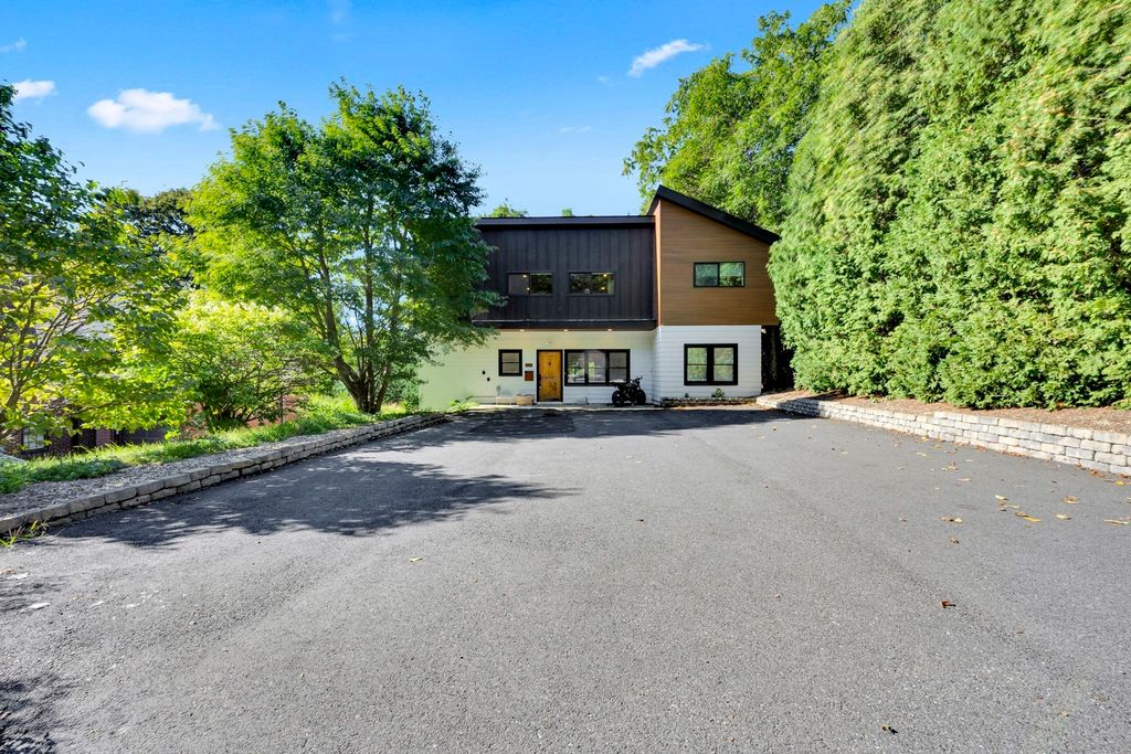 335 Salisbury St, Worcester, MA 01609