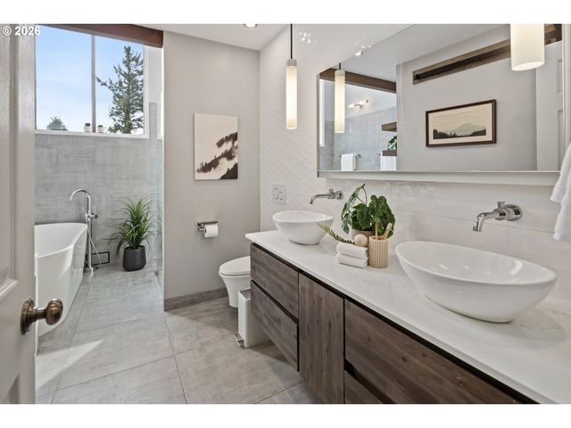 9870 Se FRENCH ACRES Dr, Happy Valley, OR 97086