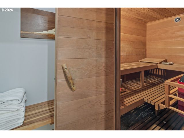 9870 Se FRENCH ACRES Dr, Happy Valley, OR 97086