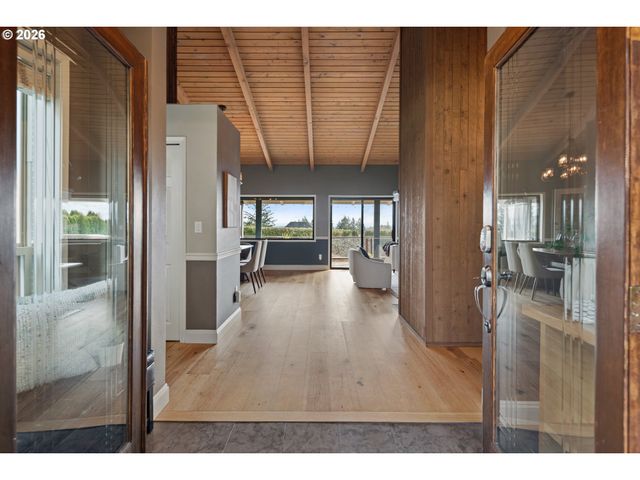 9870 Se FRENCH ACRES Dr, Happy Valley, OR 97086