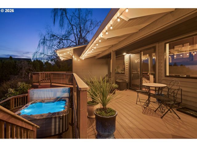 9870 Se FRENCH ACRES Dr, Happy Valley, OR 97086