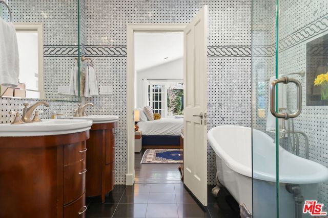 1400 Jonesboro Drive, Los Angeles, CA 90049