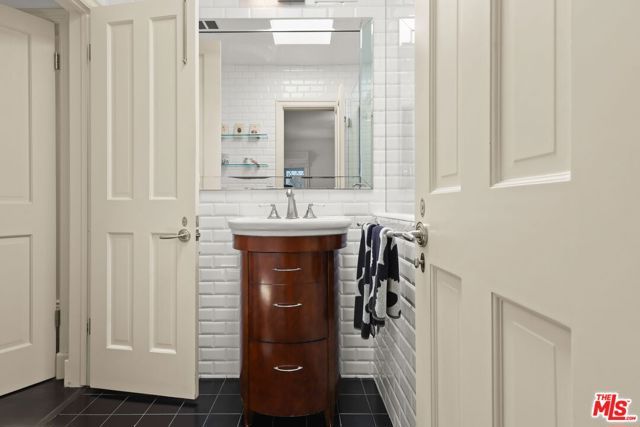 1400 Jonesboro Drive, Los Angeles, CA 90049