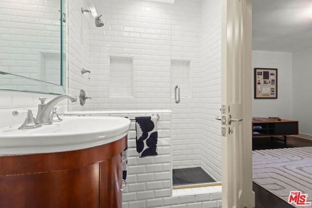 1400 Jonesboro Drive, Los Angeles, CA 90049