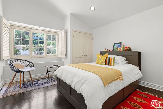 1400 Jonesboro Drive, Los Angeles, CA 90049