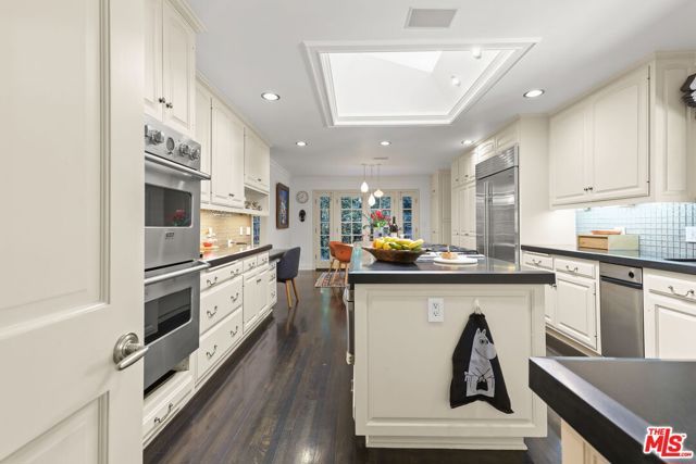 1400 Jonesboro Drive, Los Angeles, CA 90049