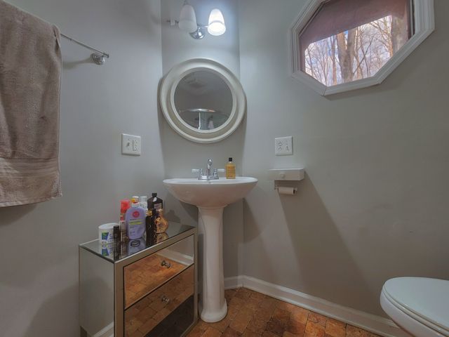 932 Hayes Rd, Lawrenceburg, TN 38464