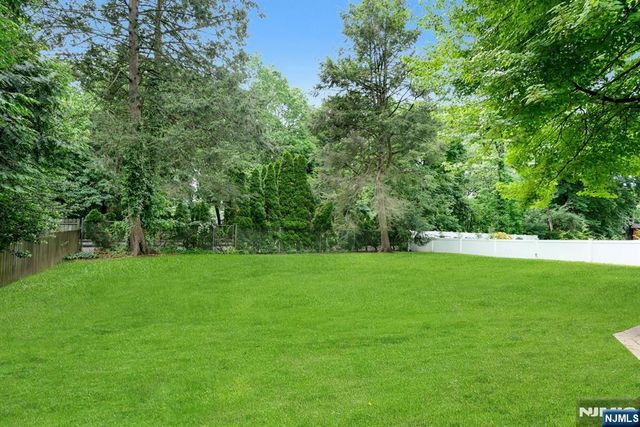 57 Stonefield Road, Glen Rock, NJ 07452
