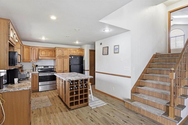 1700 E TRACIA LANE, Appleton, WI 54911