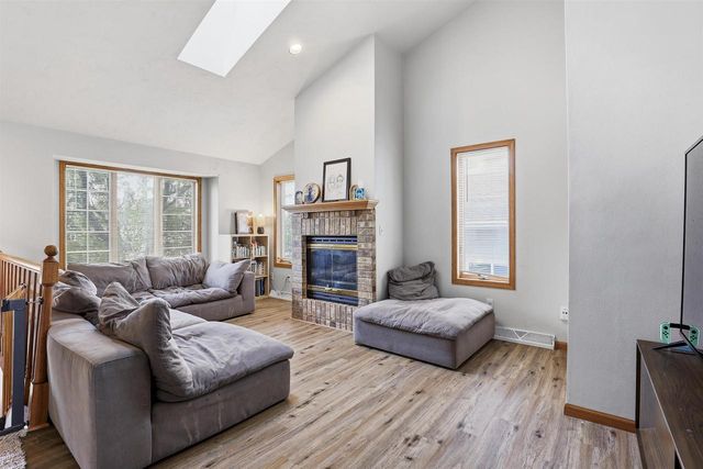 1700 E TRACIA LANE, Appleton, WI 54911